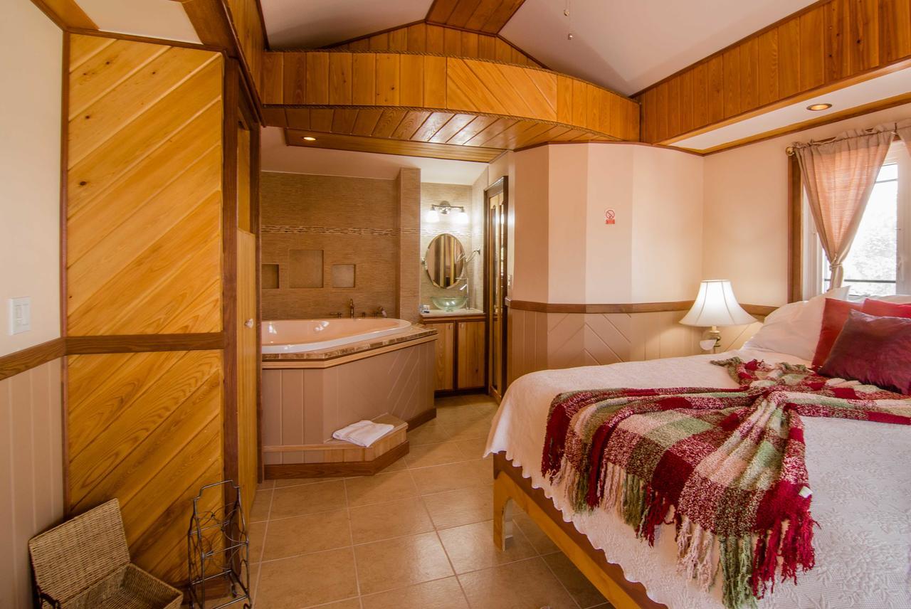Embrace 3* Staniel Cay